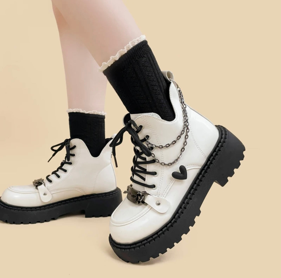 White Chain Boots - Sunlitsage