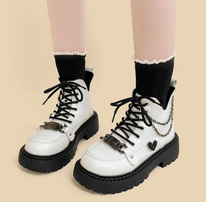 White Chain Boots - Sunlitsage