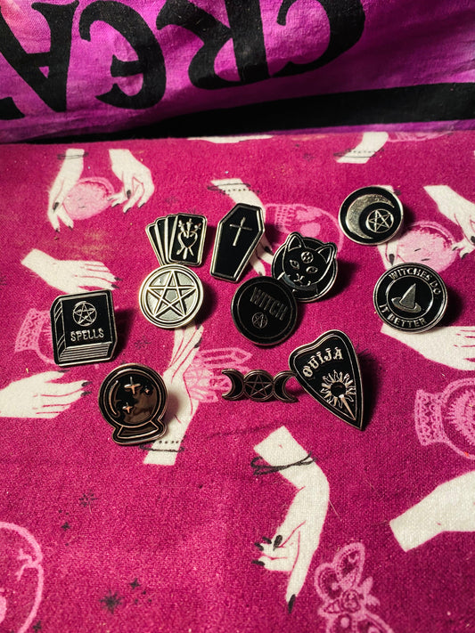 Wiccan Pins | Book Bag | Tarot | Moon | Witches Do It Better | Spells | Gothic Pins | - Sunlitsage
